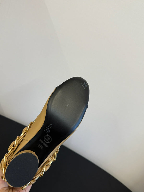 Stivali alti CC 25S con catena in pelle di vacchetta e montone beige e nero 417847