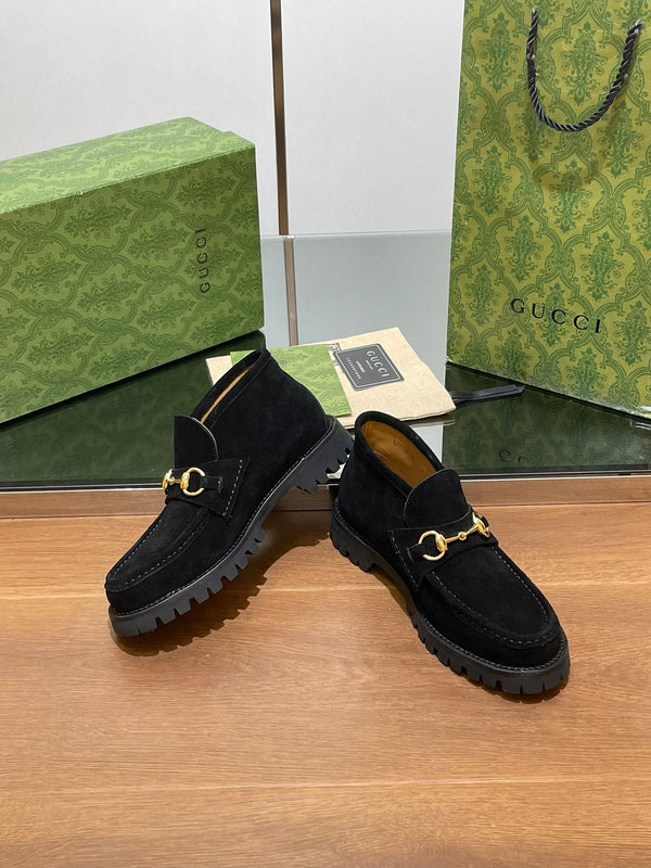 Stivaletto GG con morsetto 15 in pelle scamosciata nera