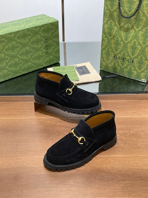 Stivaletto GG con morsetto 15 in pelle scamosciata nera