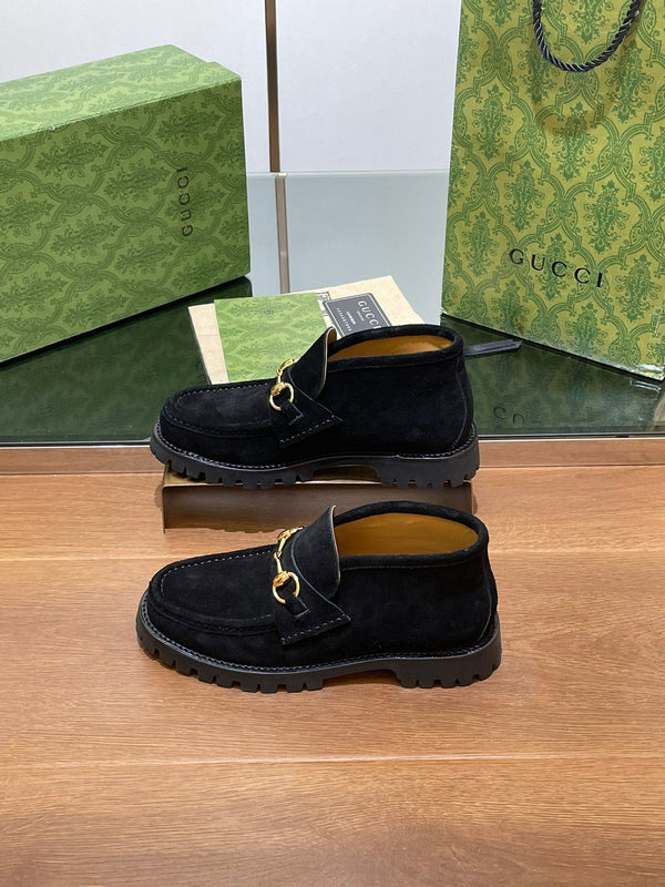 Stivaletto GG con morsetto 15 in pelle scamosciata nera