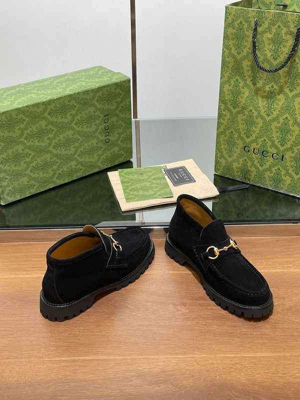 Stivaletto GG con morsetto 15 in pelle scamosciata nera