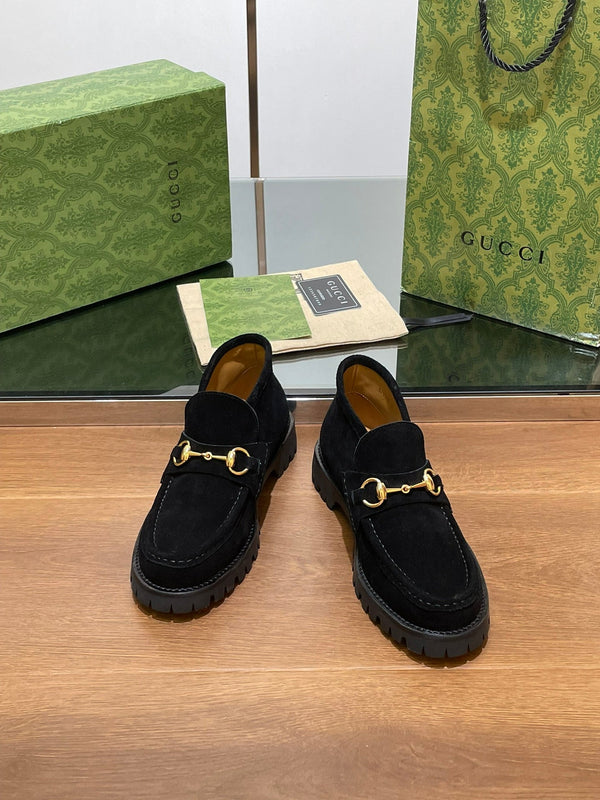 Stivaletto GG con morsetto 15 in pelle scamosciata nera