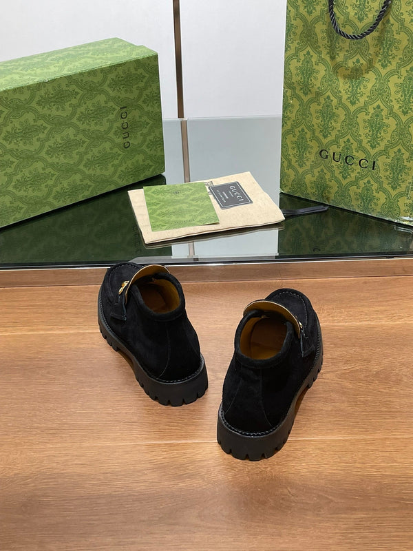 Stivaletto GG con morsetto 15 in pelle scamosciata nera