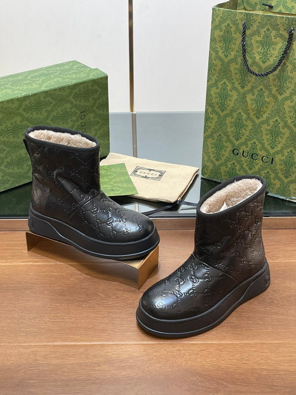 GG UGG BOOTS IN BLACK EMBOSSED DEERSKIN AND BEIGE WOOL LINING