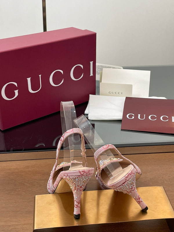 Slingback con morsetto GG da 45 mm, in tela monogramma rosa ebano, con punta a punta e cristalli