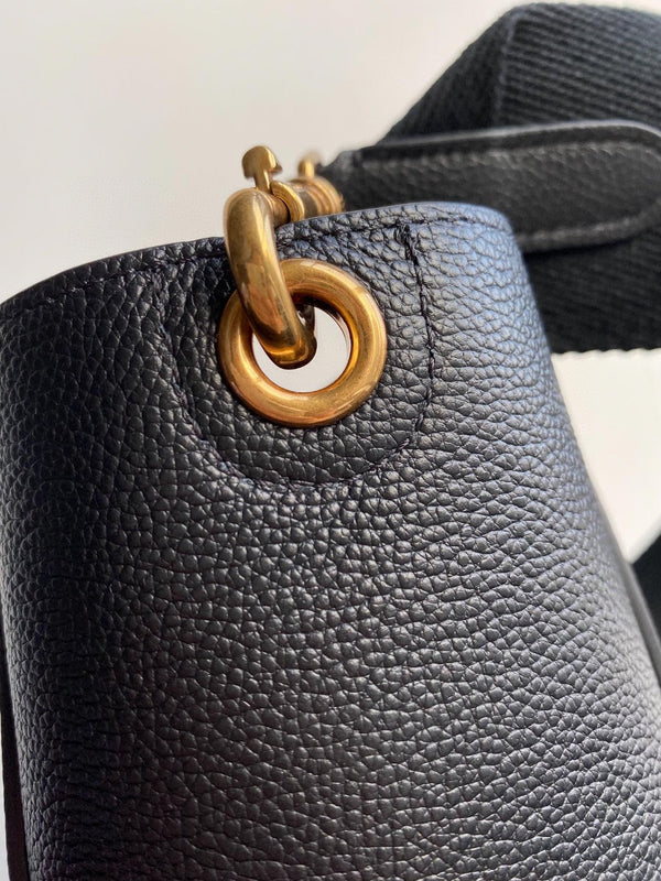 SANGLE SEAU BUCKET 24 BORSA IN PELLE DI VITELLO NERA