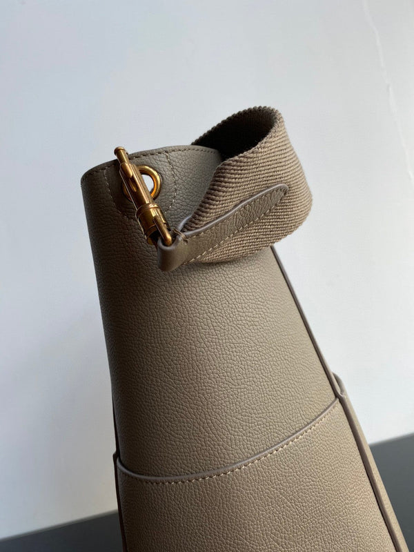 SANGLE SEAU BUCKET 33 BORSA IN PELLE DI VITELLO MARRONE ARACHIDI