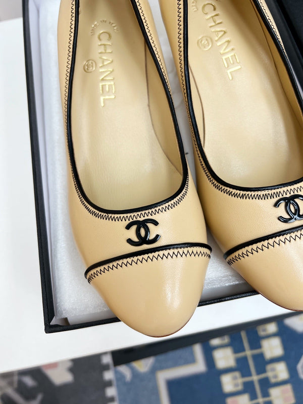 CC Slingback With Black Contrast Stitching Beige Lambskin 476708