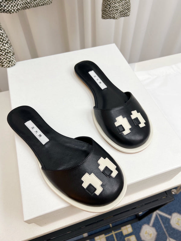 The Row Semi Slippers Black Sheepskin 827492