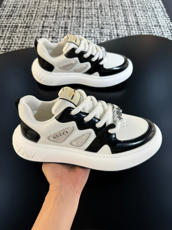 Sneaker da uomo GG in pelle di vacchetta bianca e nera 527025