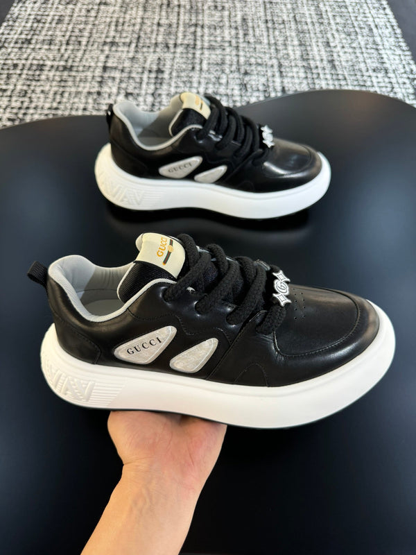 Sneaker da uomo GG in pelle di vacchetta nera 527026