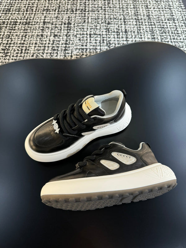 Sneaker da uomo GG in pelle di vacchetta nera 527026