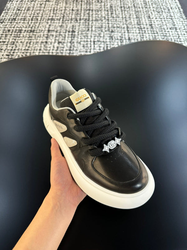 Sneaker da uomo GG in pelle di vacchetta nera 527026