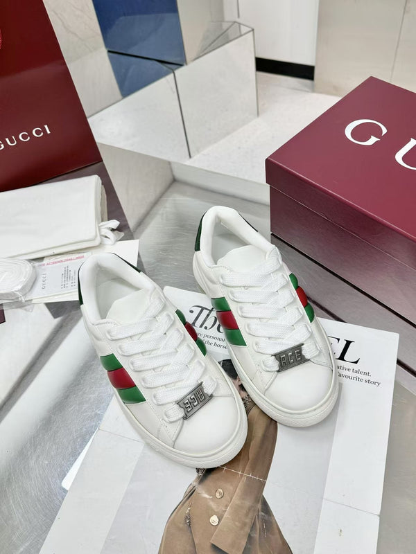 Sneaker GG ACE da uomo in pelle di vacchetta bianca 574741