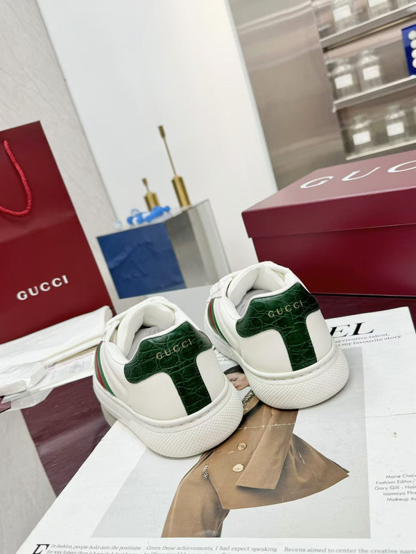 Sneaker GG ACE da uomo in pelle di vacchetta bianca 574741