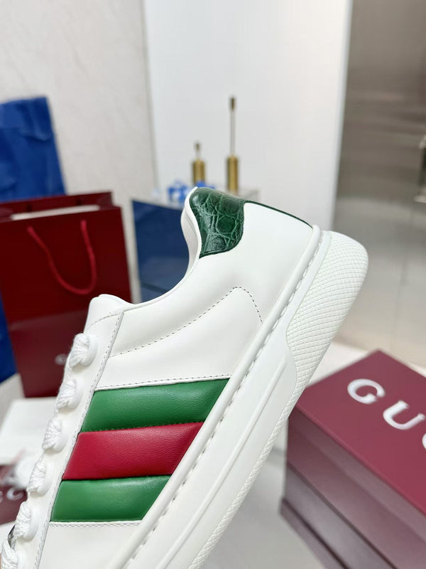 Sneaker GG ACE da uomo in pelle di vacchetta bianca 574741