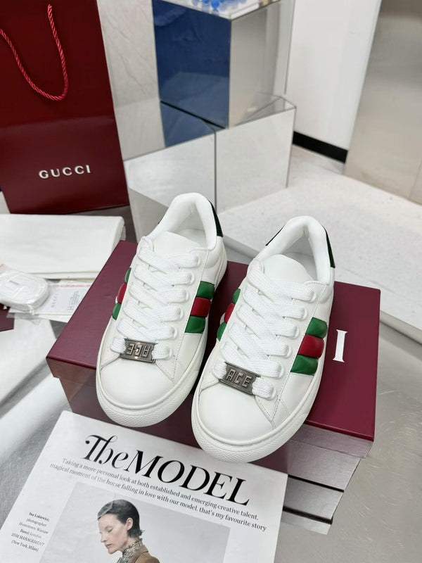 Sneaker GG ACE da uomo in pelle di vacchetta bianca 574741