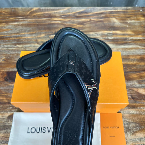LV THONG SLIPPER IN BLACK MONOGRAM CALFSKIN