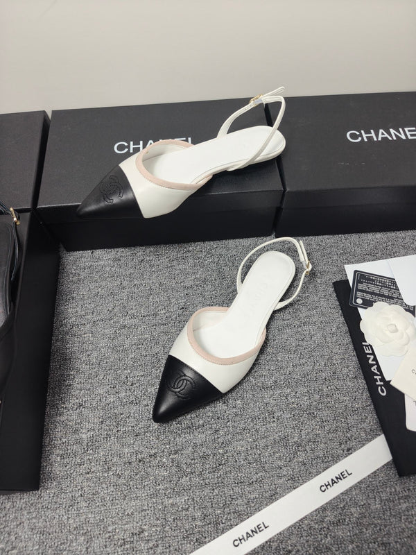 Escarpins à bride arrière CC 26s en cuir noir et blanc 681975