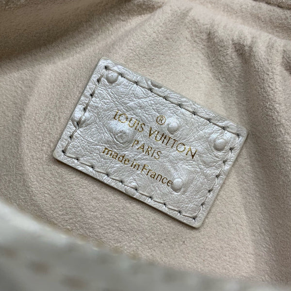 LOOP 23 IN PELLE DI STRUZZO BIANCO PERLA CON FERRAMENTA ORO