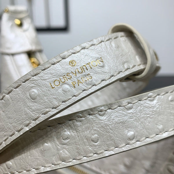 LOOP 23 IN PELLE DI STRUZZO BIANCO PERLA CON FERRAMENTA ORO