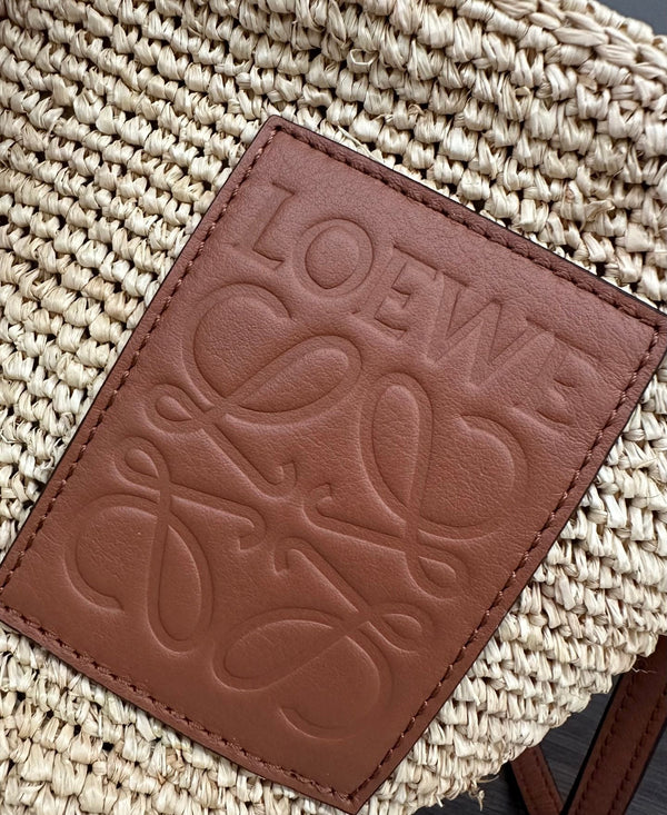 Loewe Pochette Slit en raphia beige et veau marron