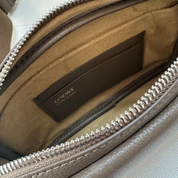 Loewe 2025 Small Pebble Messenger Bag Brown Grained Calfskin 274597