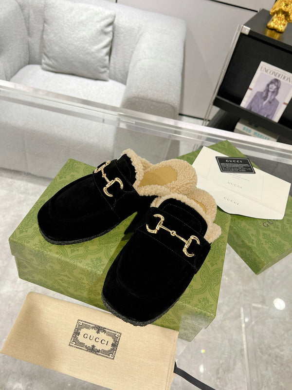 HORSEBIT MULE IN BLACK SUEDE AND FLEECE LINING