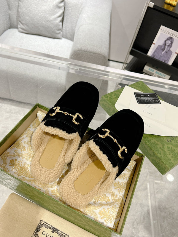 HORSEBIT MULE IN BLACK SUEDE AND FLEECE LINING