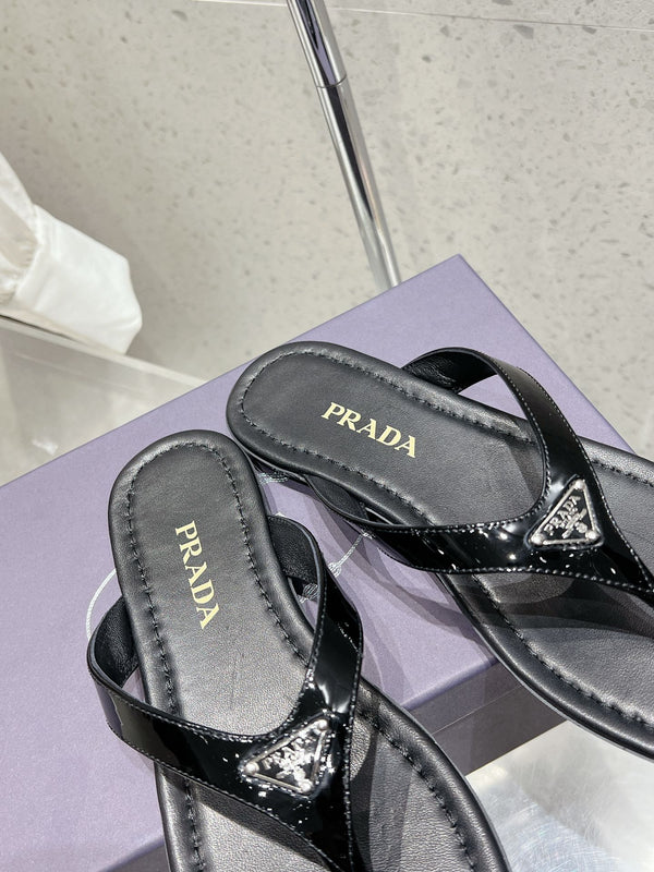 PRA PATENT LEATHER THONG SLIPPER BLACK