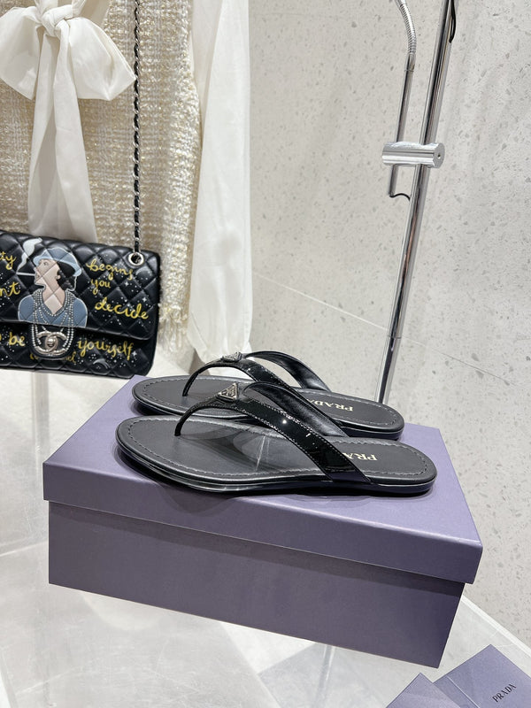 PRA PATENT LEATHER THONG SLIPPER BLACK