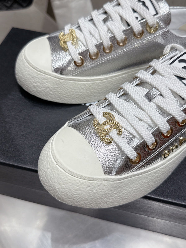 CC Sneaker Silver cowhide 204659