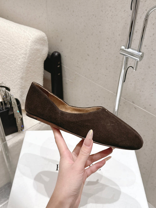 CL 26s Flat Shoes In Dark Brown Suede