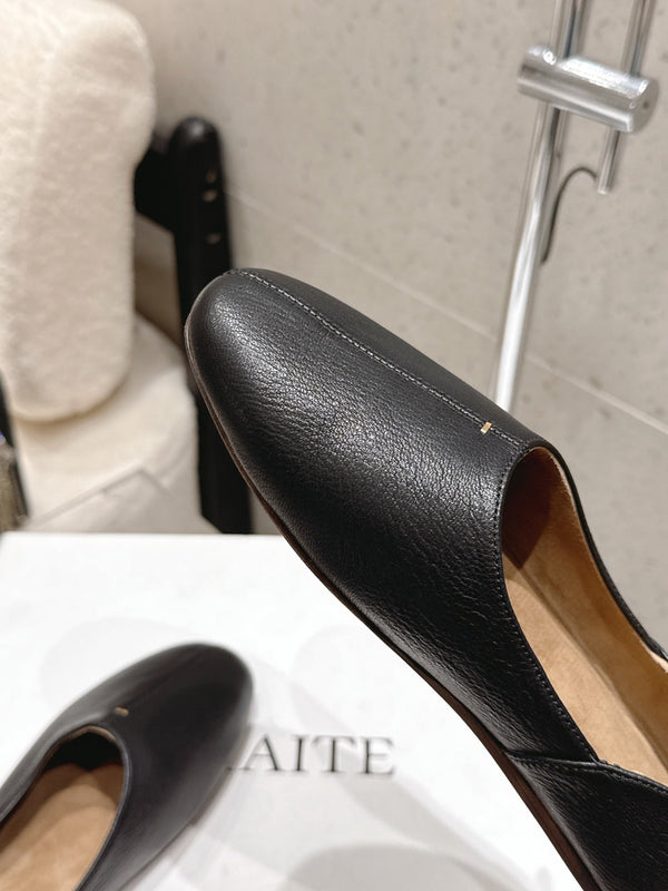 CL 26s Flat Shoes In Black Lambskin