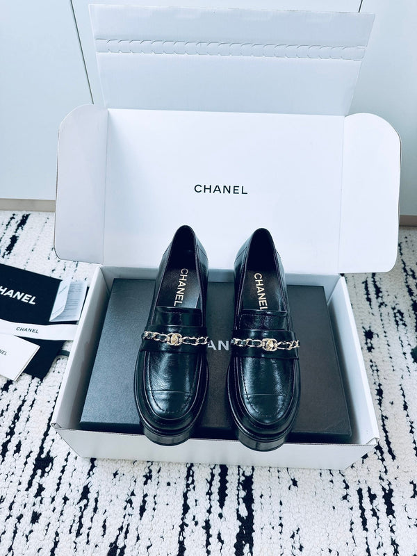 CC Moccasins 55mm In Black Glossy Lambskin With Chain 144477