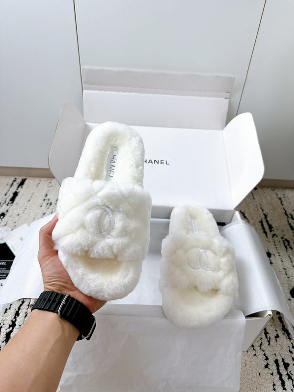 CC 25s Slippers 50mm White Wool 433607