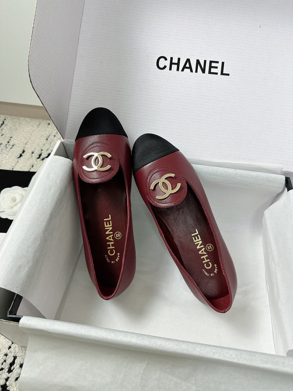 CC SS 2026 Mocassins Noirs et Bordeaux en Cuir de Veau 628307
