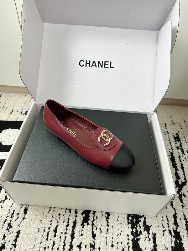 CC SS 2026 Mocassins Noirs et Bordeaux en Cuir de Veau 628307