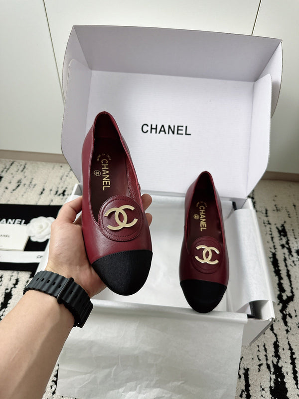 CC SS 2026 Mocassins Noirs et Bordeaux en Cuir de Veau 628307
