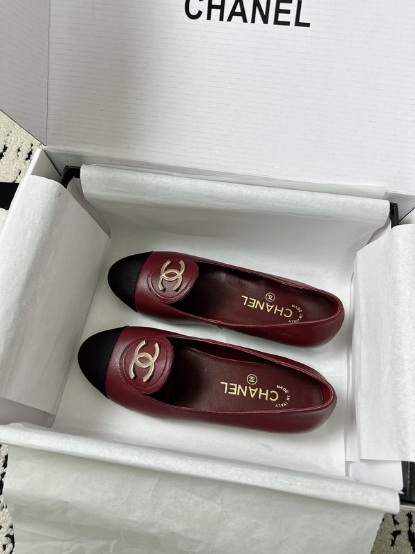 CC SS 2026 Mocassins Noirs et Bordeaux en Cuir de Veau 628307