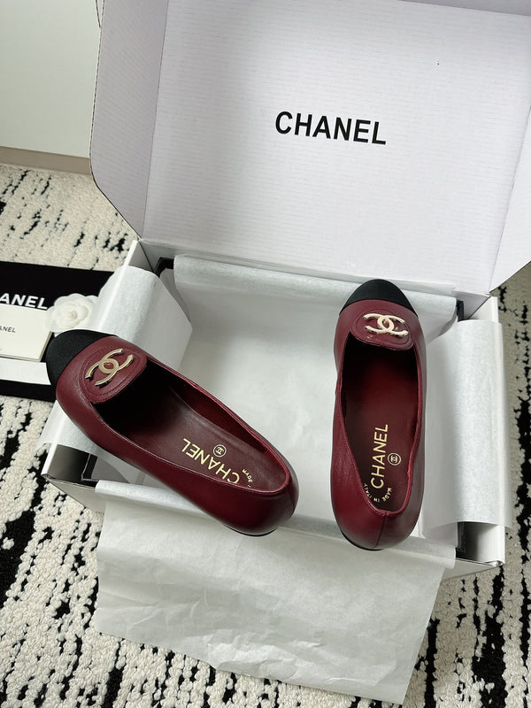 CC SS 2026 Mocassins Noirs et Bordeaux en Cuir de Veau 628307