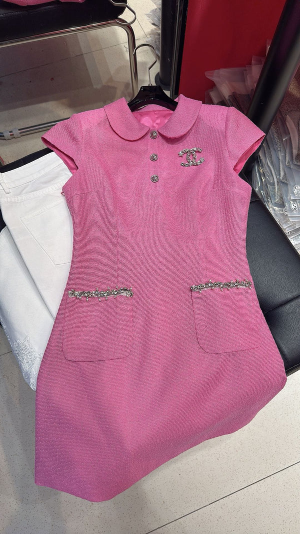 Robe CC à col Claudine et taille cintrée en coton blanc et rose