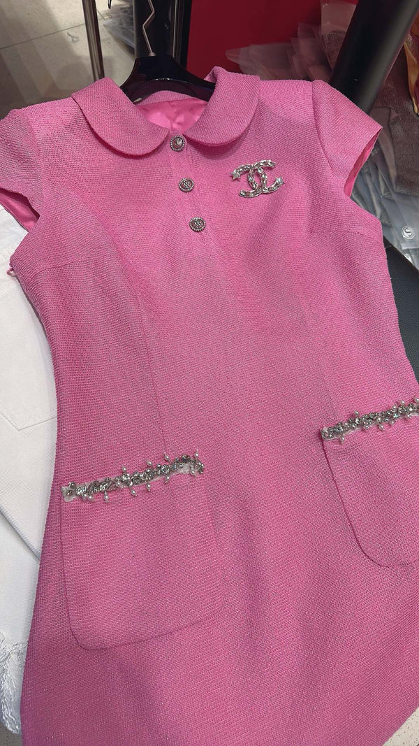 Robe CC à col Claudine et taille cintrée en coton blanc et rose