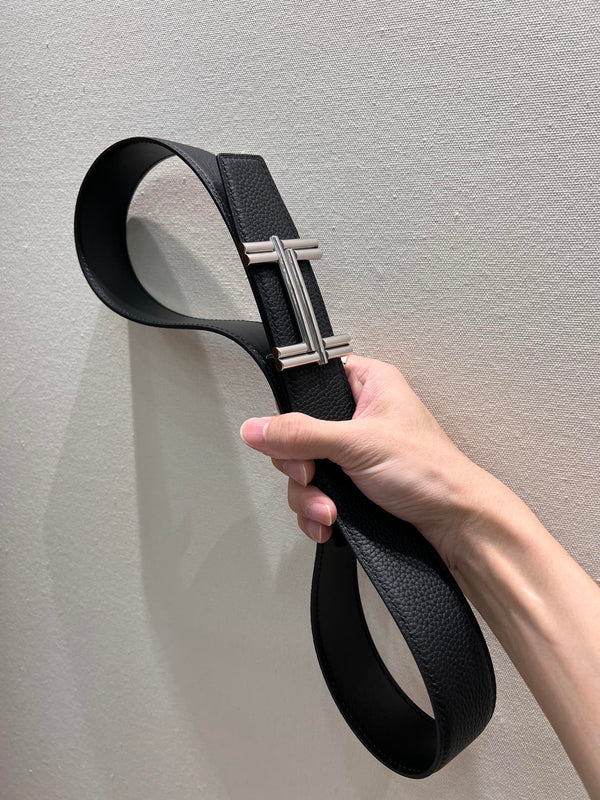 FIBBIA PER CINTURA HM TRAVERSE E CINTURINO REVERSIBILE IN PELLE NERA 38 MM FERRAMENTA IN ARGENTO