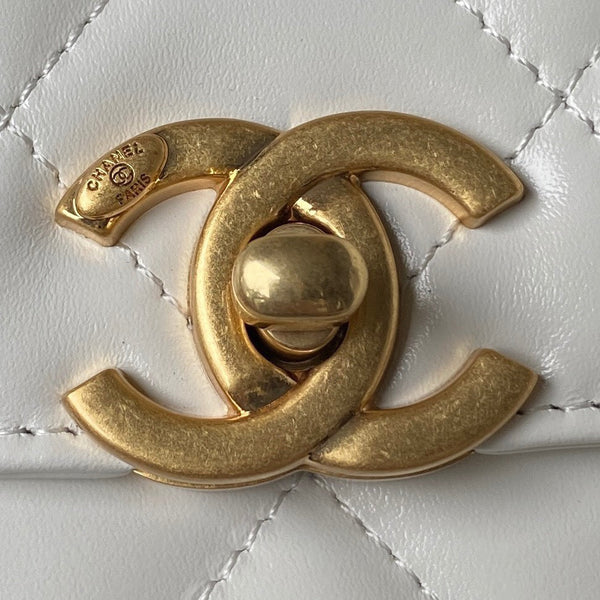 MINI FLAP BAG 19 IN WHITE CALFSKIN WITH DOUBLE GOLD BALL