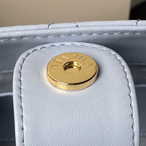 24p clutch with chain 19cm turquoise blue lambskin