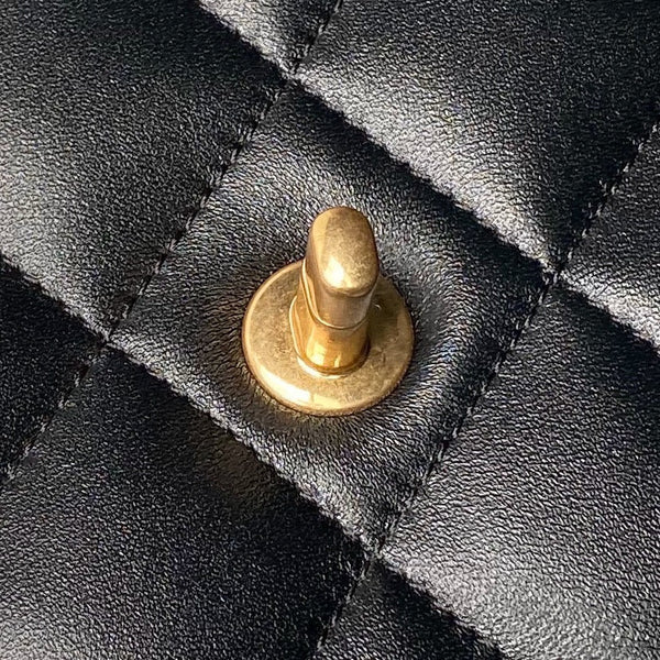 Borsa a patta classica 24a 26 cm in pelle di agnello nera con finiture dorate