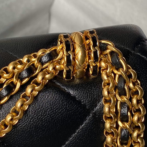 Borsa a patta classica 24a 26 cm in pelle di agnello nera con finiture dorate