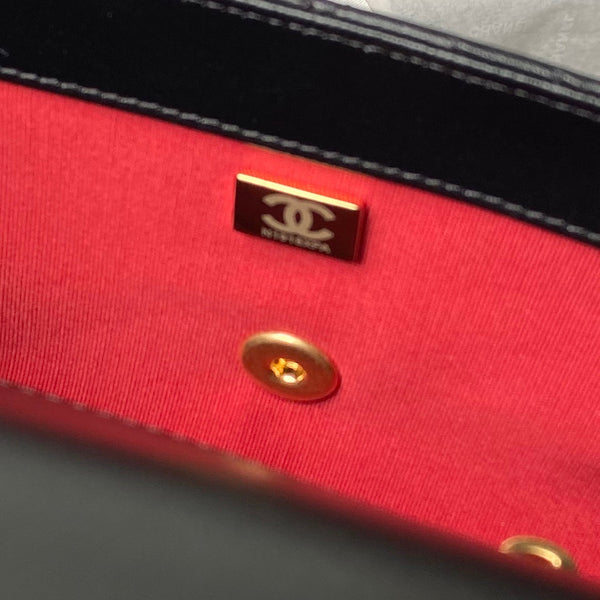 Borsa a patta classica 24a 26 cm in pelle di agnello nera con finiture dorate