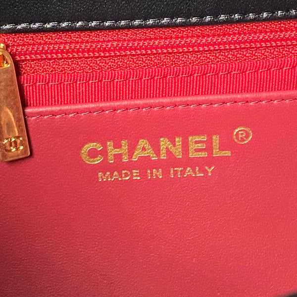 Borsa a patta classica 24a 26 cm in pelle di agnello nera con finiture dorate